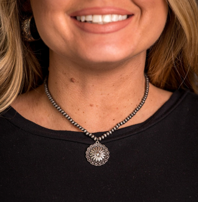 Retro Flower Beaded necklace